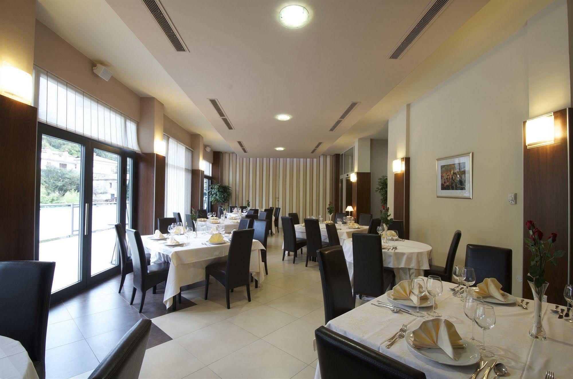 Hotel Fontana Buzet Dış mekan fotoğraf