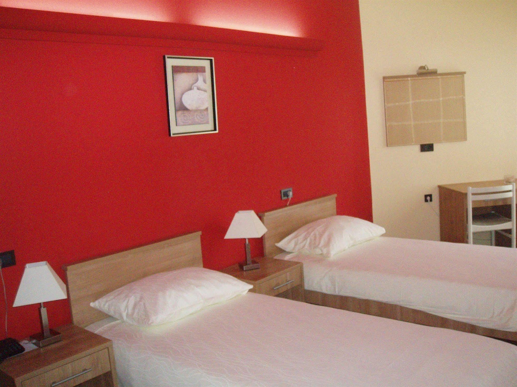 Hotel Fontana Buzet Oda fotoğraf